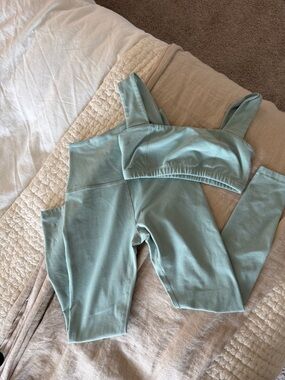 BEYOND YOGA Mint Green Activewear Set - Sports Bra & Leggings